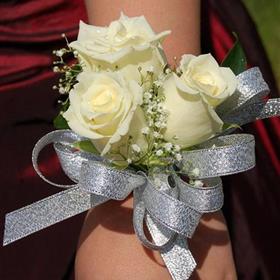 fwthumbwhite-roses-1751943_960_720.jpg