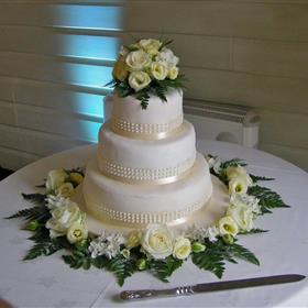 fwthumbWeddingcake-flowers-white-green.jpg