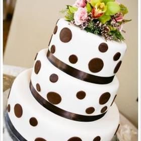 fwthumbwedding_cake_flowers_4.jpg