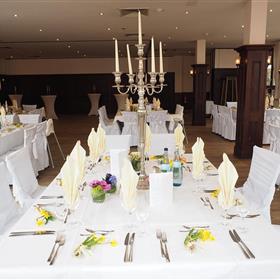 fwthumbwedding-table-1174142_960_720.jpg