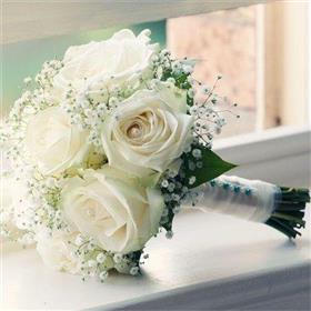 fwthumbd33843c74d98a567a146f403339bc20f--babies-breath-bouquet-white-rose-and-baby-breath-bouquet.jpg