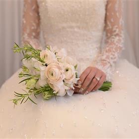 fwthumbpriest-2426172_960_720.jpg