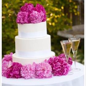 fwthumbwedding_cake_flowers_6.jpg