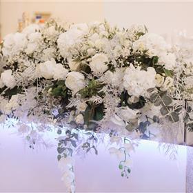 fwthumbbig-bouquet-with-white-roses-eucalyptus-stand-table.jpg